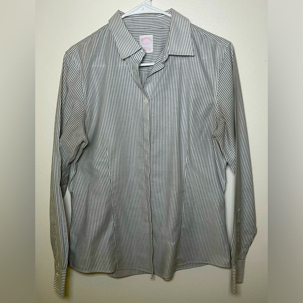 Womens Brooks Brothers cotton dress shirt size 12 (medium)—runs small